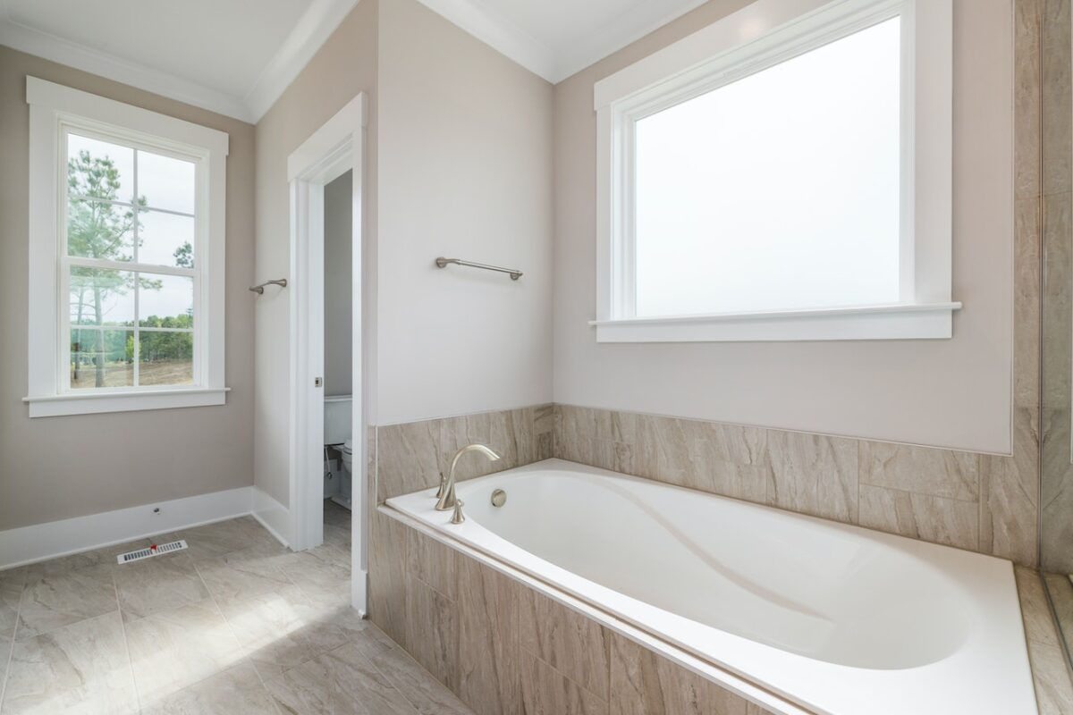 How To Remove Tough Stains From A Fiberglass Tub Huliq